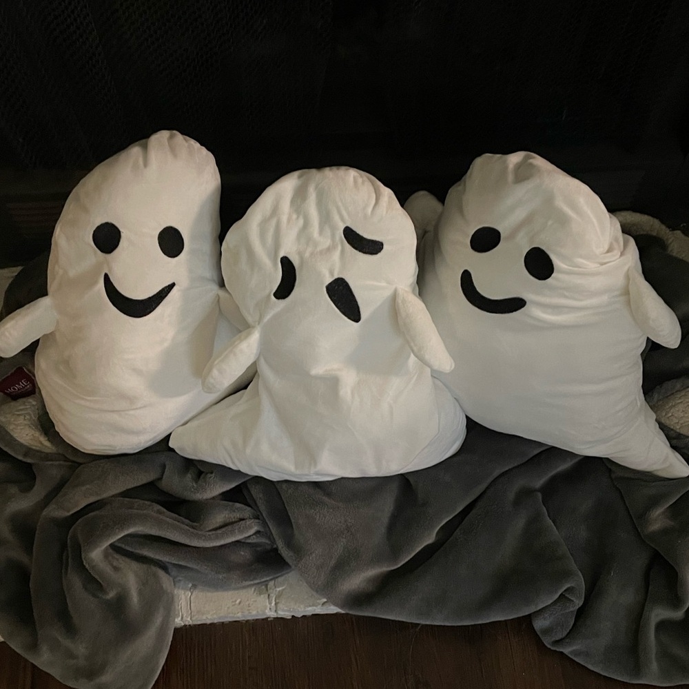 Halloween 3 ghosts plushies